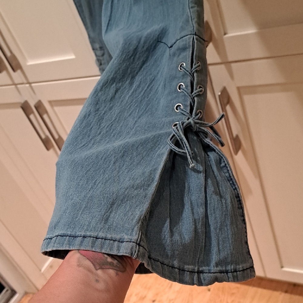 007 Stylish Blue Flared Jeans - Picture 2 of 5